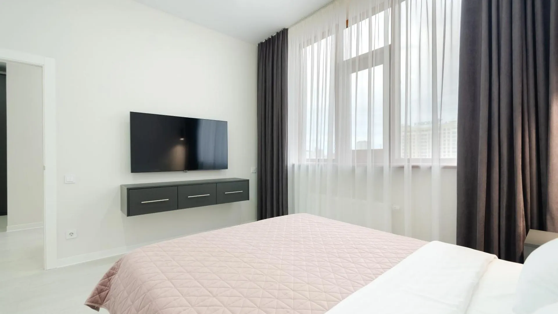 На Видалення!Petrovdom Inn Rc Diplomat Hall -The Smart Hotel Apartment Panoramic City View I Kiev 0*,