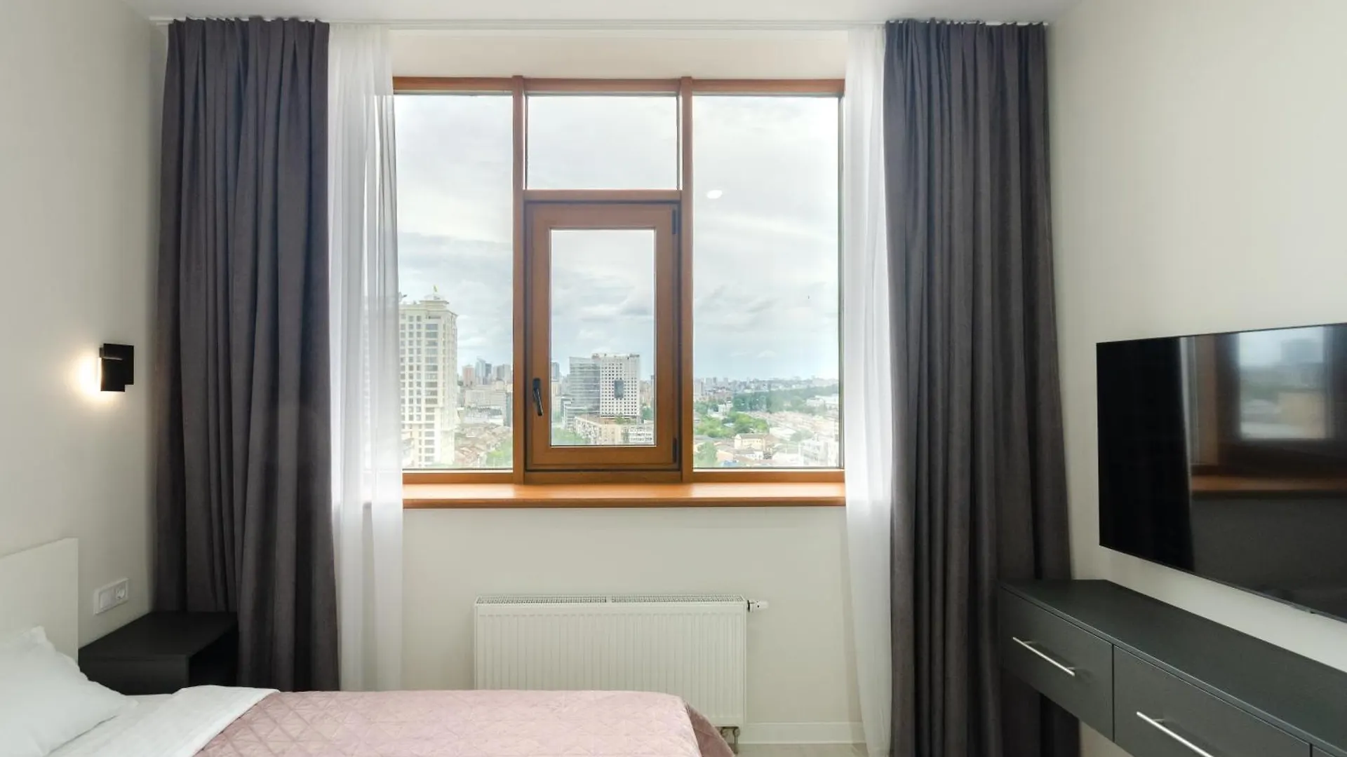 На Видалення!Petrovdom Inn Rc Diplomat Hall -The Smart Hotel Apartment Panoramic City View I Kiev