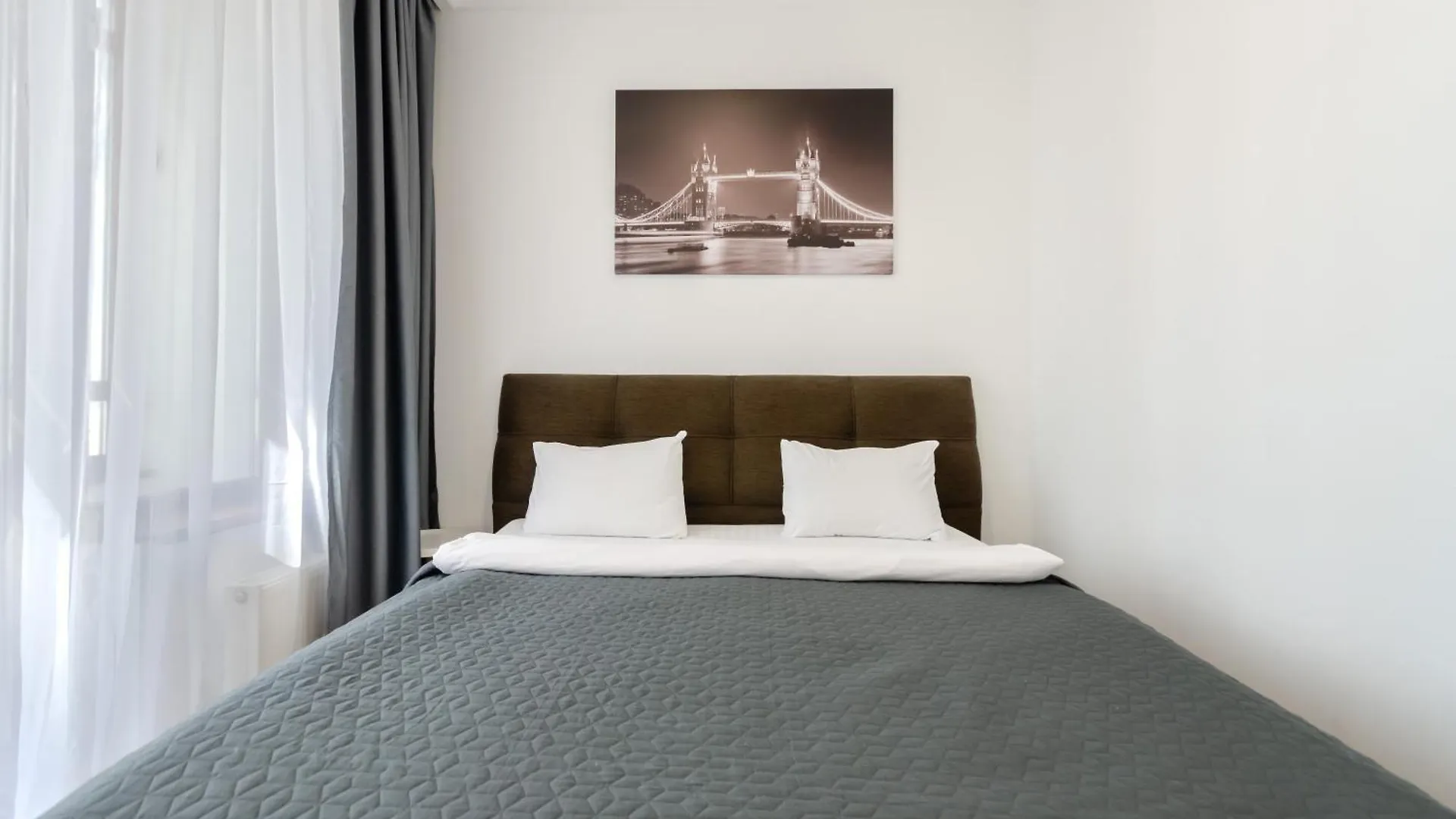 На Видалення!Petrovdom Inn Rc Diplomat Hall -The Smart Hotel Apartment Panoramic City View I Kiev 0*,  Ucrania