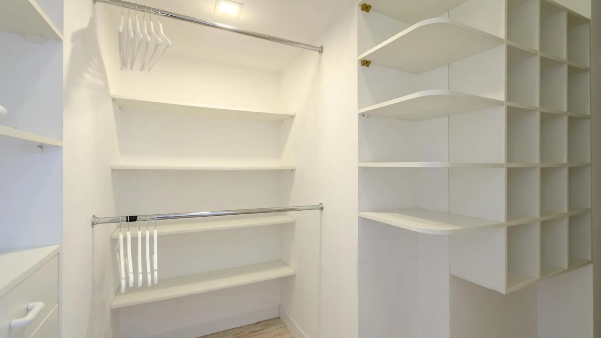 На Видалення!Petrovdom Inn Rc Diplomat Hall -The Smart Hotel Apartment Panoramic City View I Kiev 0*,