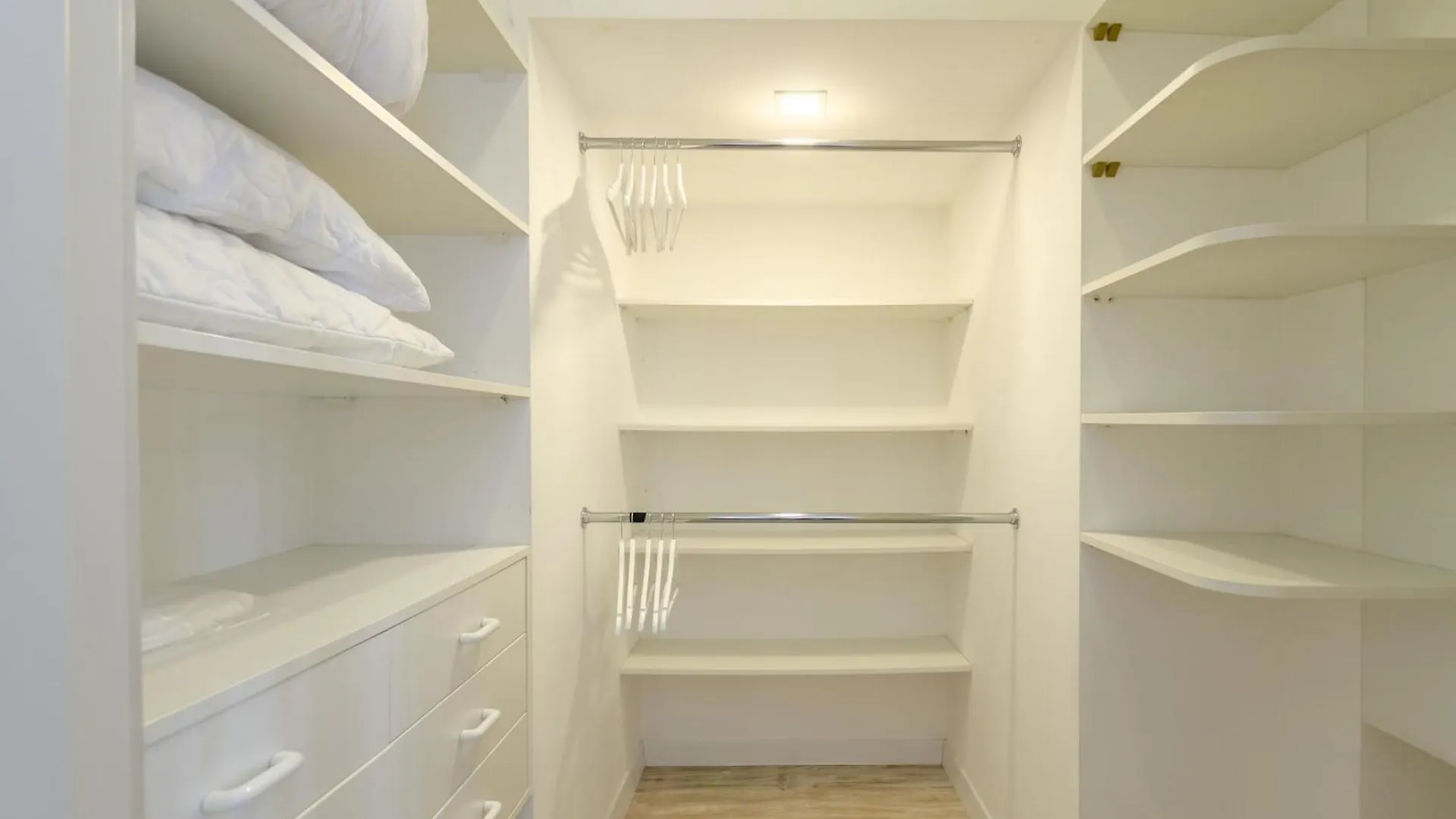 На Видалення!Petrovdom Inn Rc Diplomat Hall -The Smart Hotel Apartment Panoramic City View I Kiev