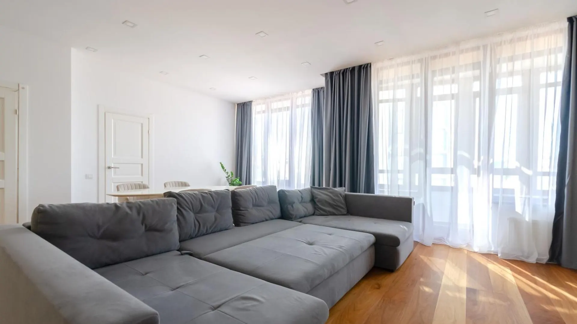 На Видалення!Petrovdom Inn Rc Diplomat Hall -The Smart Hotel Apartment Panoramic City View I Kiev