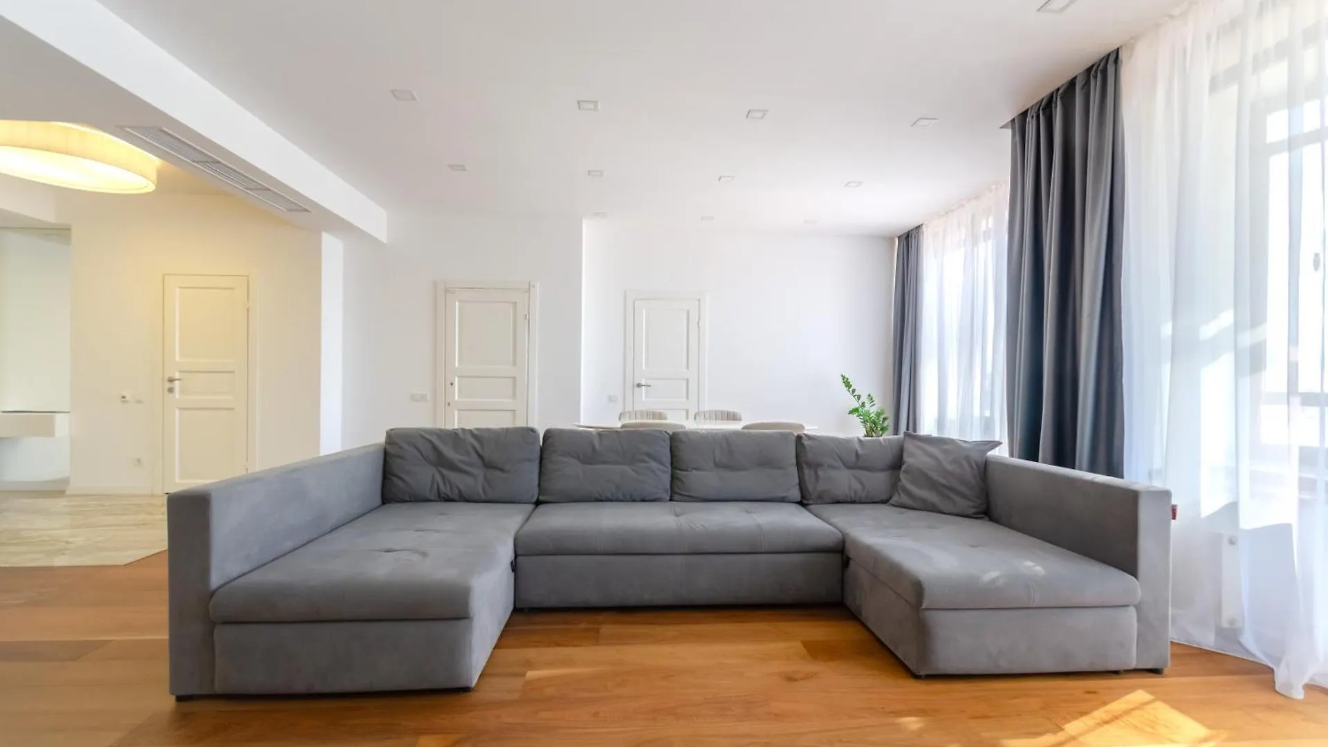 На Видалення!Petrovdom Inn Rc Diplomat Hall -The Smart Hotel Apartment Panoramic City View I Kyiv 0*,