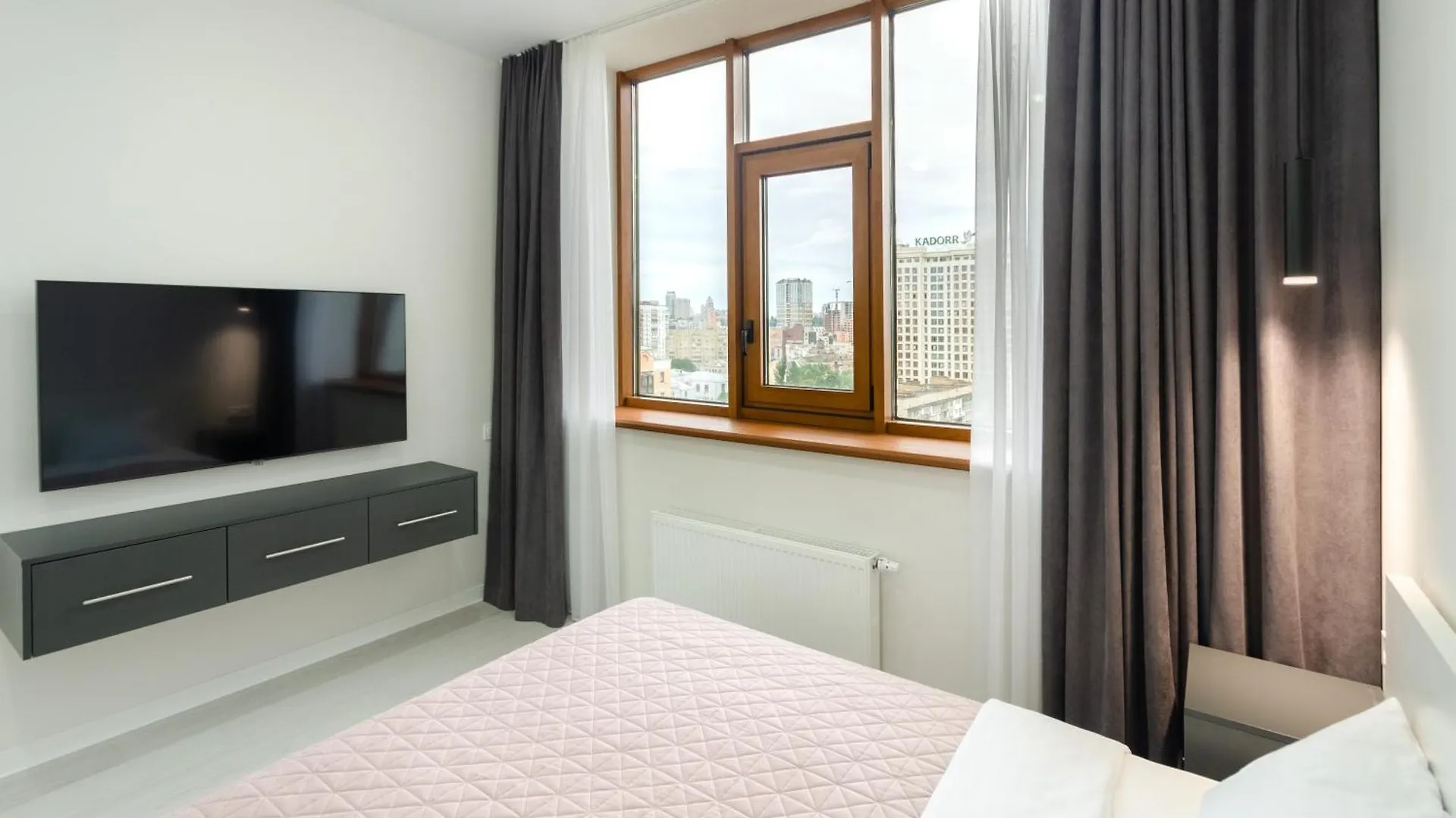 На Видалення!Petrovdom Inn Rc Diplomat Hall -The Smart Hotel Apartment Panoramic City View I Kiev Appart hôtel