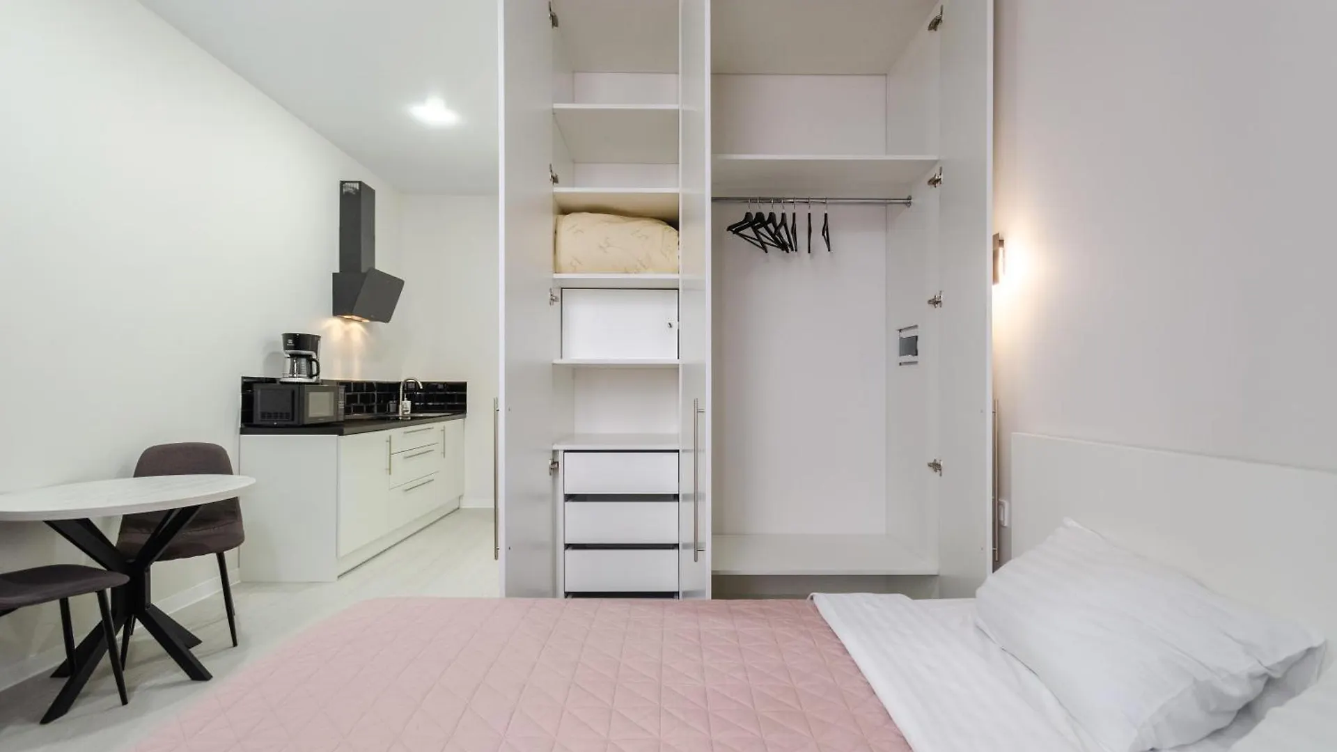 На Видалення!Petrovdom Inn Rc Diplomat Hall -The Smart Hotel Apartment Panoramic City View I Kiev 0*,  Ukraine
