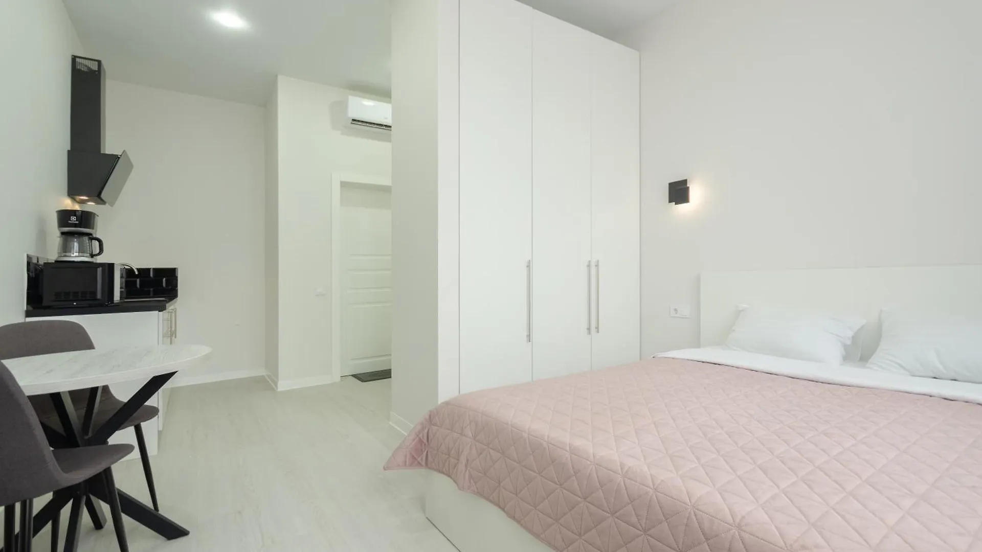 На Видалення!Petrovdom Inn Rc Diplomat Hall -The Smart Hotel Apartment Panoramic City View I Kiev Appart hôtel