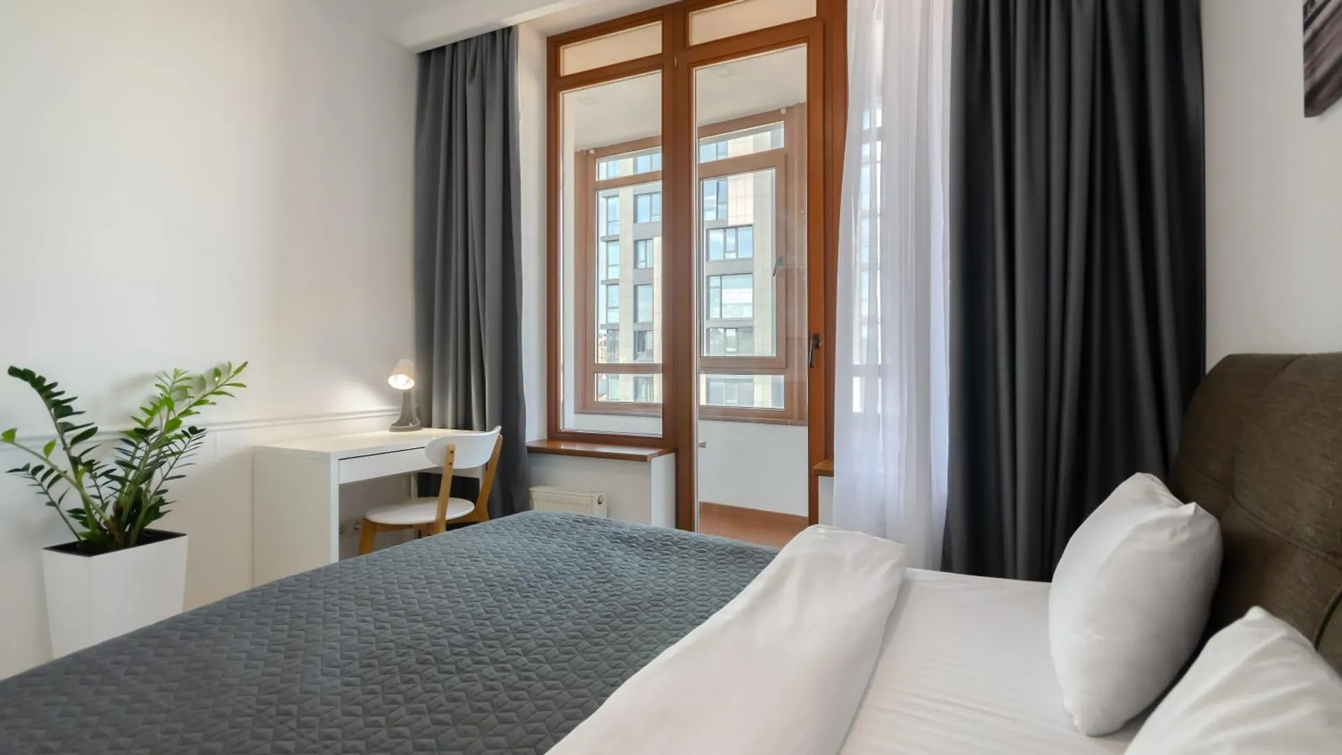 На Видалення!Petrovdom Inn Rc Diplomat Hall -The Smart Hotel Apartment Panoramic City View I Kiev 0*,